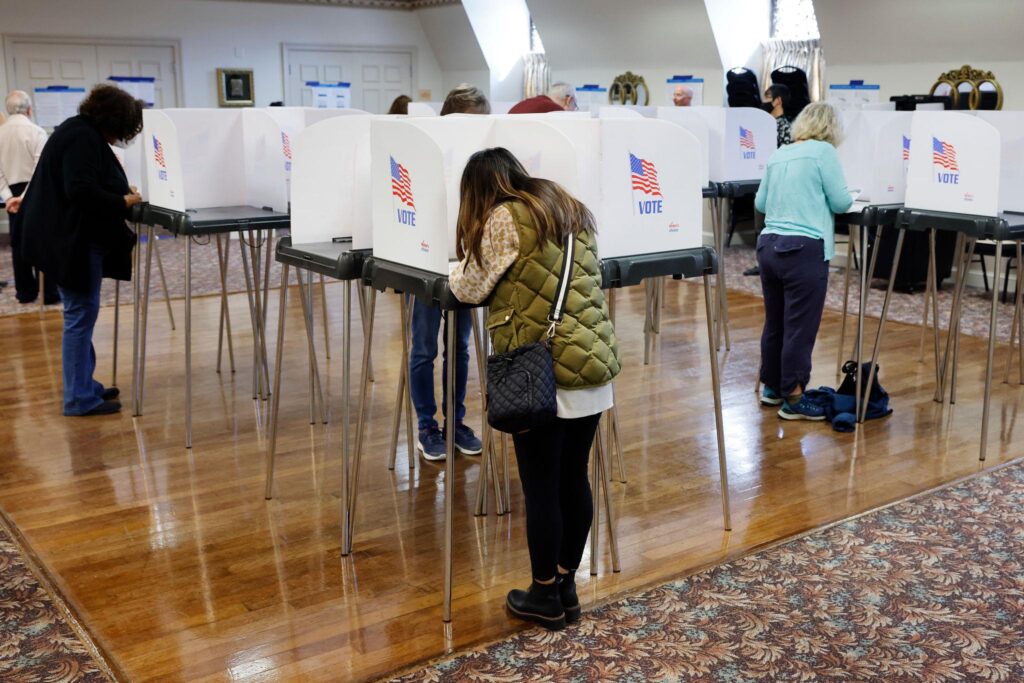 Early Voting Tracker Reveals Key Trends Ahead of the 2026 U.S. Midterm Elections
